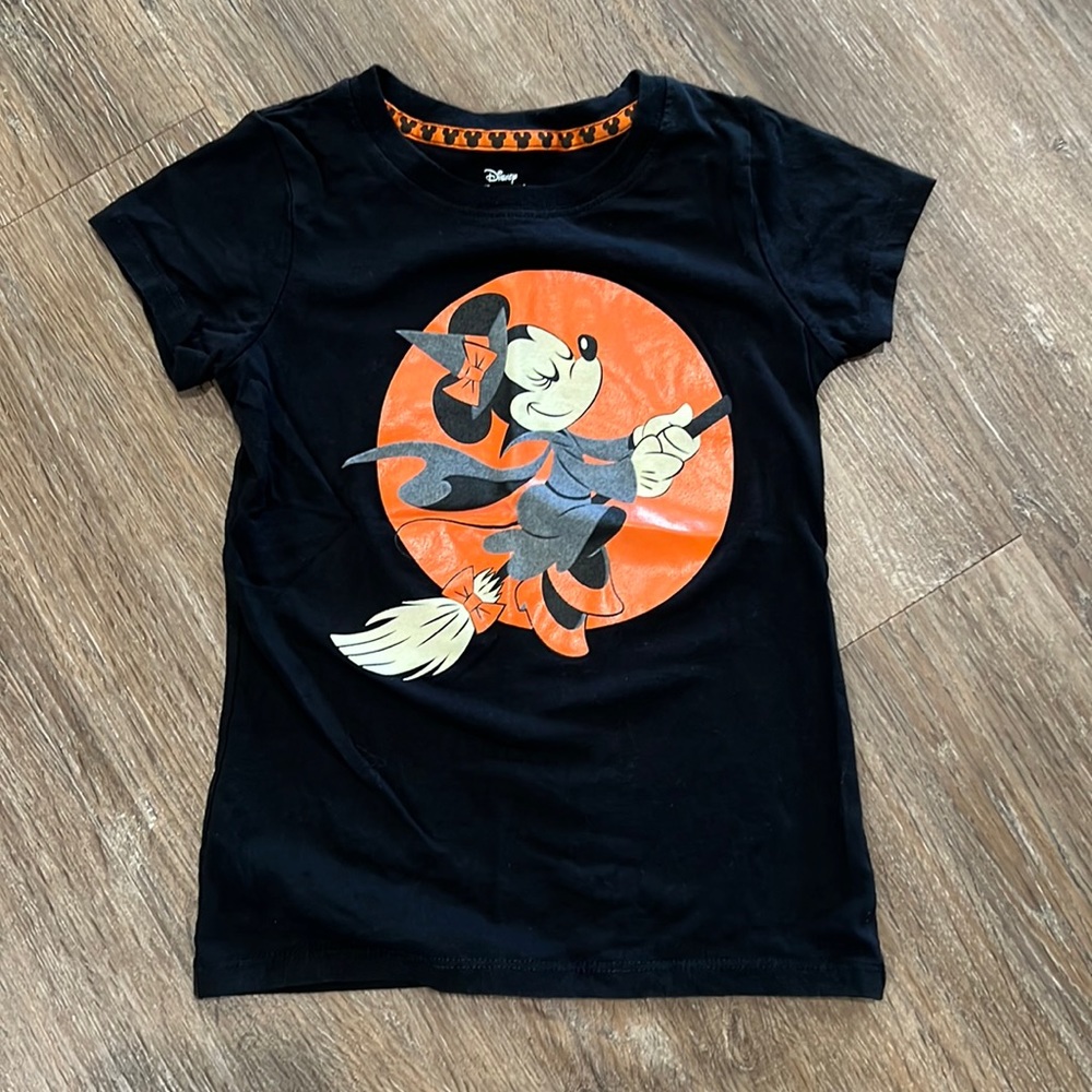 Disney’s Minnie Mouse Halloween Tee, glows in the dark-EUC